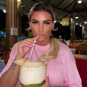 Nach 14. Brust-OP: Katie Price zeigt ihr neues XXL-Dekolleté