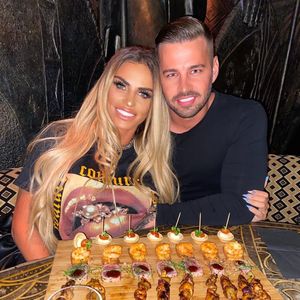 Doch nicht getrennt? Katie Price trägt ihren Verlobungsring