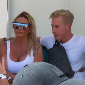 Nach Anzeige von Ex: Partner von Katie Price rastet aus