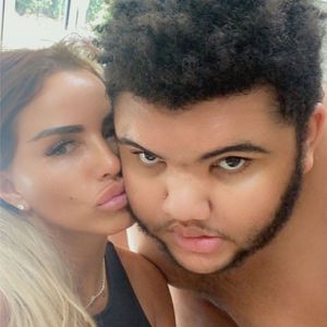 Nach Corona-Impfung: Katie Price' Sohn im Krankenhaus