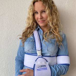 Kein Karnevals-Kostüm: Katja Burkard hatte einen Skiunfall!