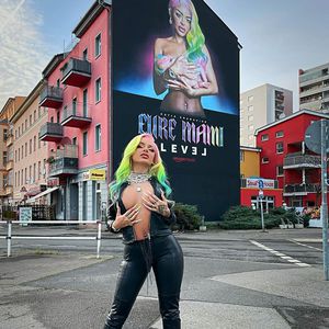 Vorsicht scharf! XXL-Katja-Krasavice ziert Berliner Hauswand