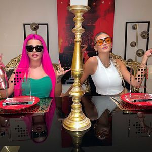 Frauenpower! Katja Krasavice stürmt mit Leony die Charts