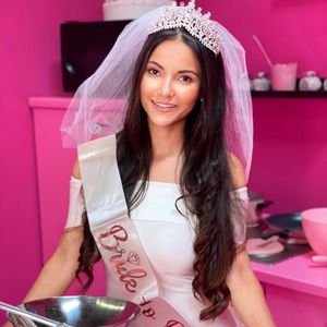 Ganz viel Pink: Kattia Vides feiert Junggesellinnenabschied