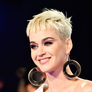 Schwangere Katy Perry ist in neuem Musikvideo komplett nackt