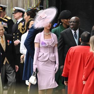 Heute nicht so schrill: Das ist Katy Perrys Krönungs-Outfit!