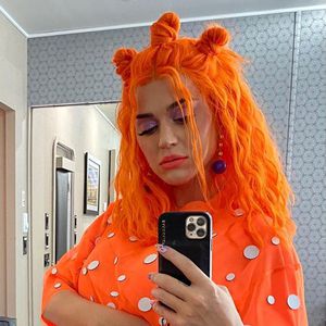 Ganz in Orange: Katy Perry setzt runden Babybauch in Szene