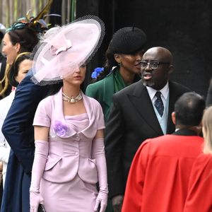 Katy Perry geht weiter auf viralen Moment bei Krönung ein!