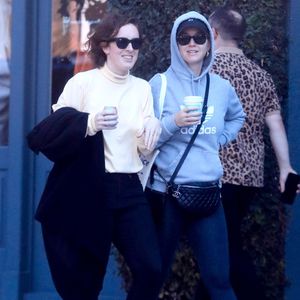Erkannt? Hier bummelt ein Weltstar durch Beverly Hills!