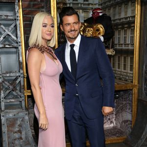 Katy Perry und Orlando sind jetzt Harry und Meghans Nachbarn