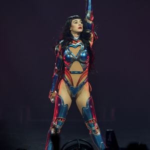 Katy Perry kämpft bei einer Trennungsballade mit den Tränen