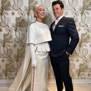 Familienausflug: So süß trägt Orlando Bloom sein Baby Daisy