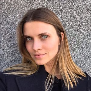 Vom Balkon geschubst: Mordversuch an einem Insta-Model?