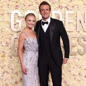 Jason Segel nimmt Freundin endlich mit auf den roten Teppich