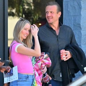 Neu vergeben? Jason Segel hält Händchen mit Schauspielerin