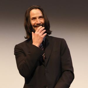 Tollpatsch? So hat sich Keanu Reeves das Knie gebrochen!