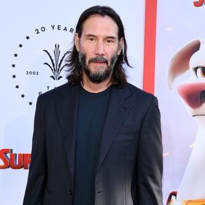 Keanu Reeves kämpft als cooler Roboterpilot in neuer Serie