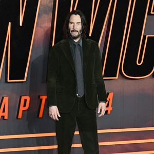 "John Wick 4"-Premiere: Keanu Reeves lässig in grünem Anzug