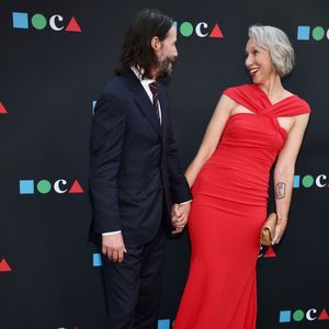 Selten! Keanu Reeves turtelnd mit Freundin auf Red Carpet