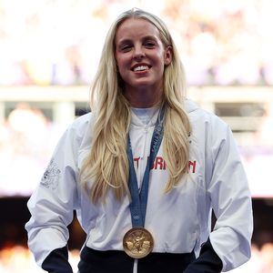 Im Bikini: Olympia-Star Keely Hodgkinson zeigt ihre Muckis