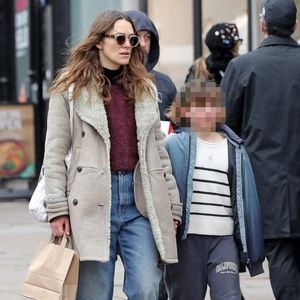 Seltene Fotos: Keira Knightley mit Tochter Edie unterwegs!