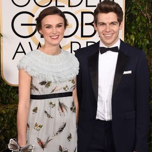 Ganz nah bei Mama: Keira Knightley spaziert mit Baby Edie