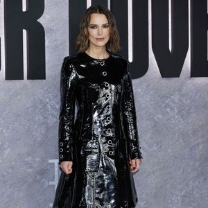 Keira Knightley begeistert auf Red Carpet im "Matrix"-Stil