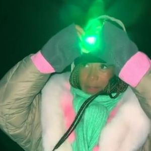 Schneesturm: Kelis wäre mit Kindern fast von Klippe gefallen