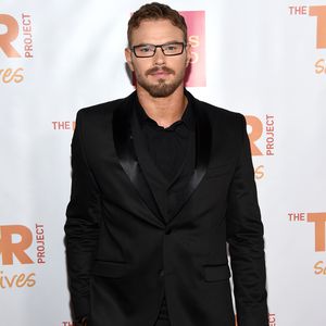 Seine Fans mussten Kellan Lutz helfen