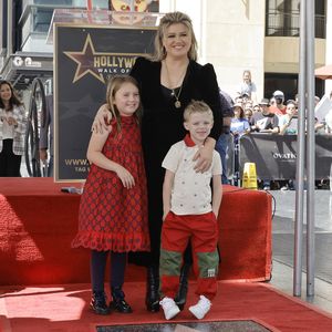 Kelly Clarkson klaut an Halloween die Süßigkeiten ihrer Kids