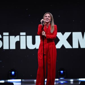 Erschlankte Figur: Fans machen Kelly Clarkson Komplimente