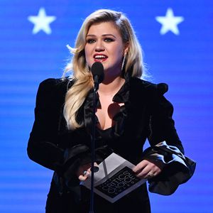 Stalker hören nicht auf: Kelly Clarkson zieht aus ihrem Haus