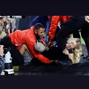 Keine Flitzer-Reue: Nacktes Model beim Super Bowl verhaftet!