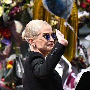 Nach Papa Ozzys Tod: Kelly Osbourne widmet sich Falknerei