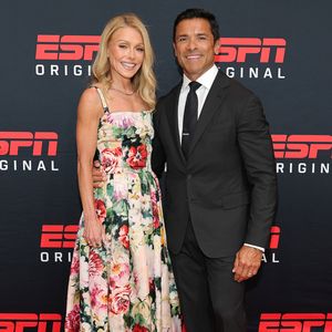 Mit Humor: Kelly Ripa lacht über Marks Vateranfänge