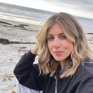 Kelly Rizzo spricht über das Datingleben nach Bob Sagets Tod