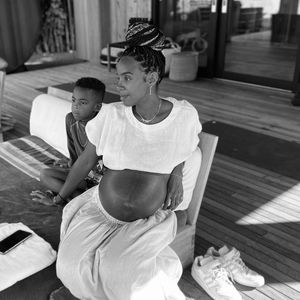 Niedlich: Kelly Rowland teilt privaten Babybauch-Rückblick