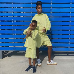 Heiß! Kelly Rowland modelt schwanger für Beyoncés Modelinie