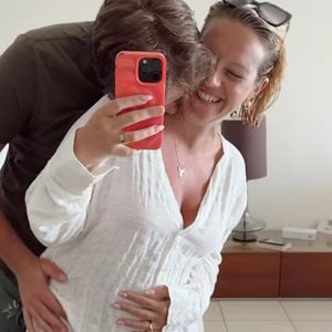 Schwangere Kelsey Parker genießt Rhodos-Urlaub mit Partner