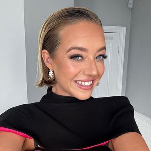 Kelsey Parker zeigt ihren wachsenden Babybauch im Bikini
