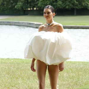 "Windel": Netz lacht über Kendall Jenners Laufsteg-Outfit