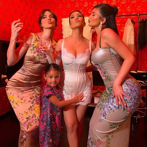 Fans vermuten erneut: Ist Kourtney Kardashian schwanger?