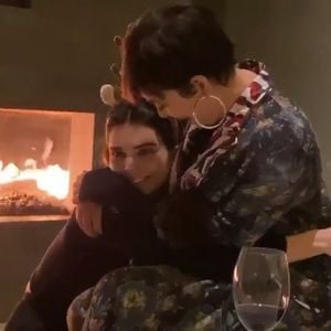 So lieb kuscheln Kendall und Kris Jenner an Thanksgiving