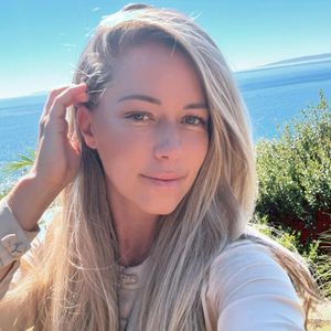 Kendra Wilkinson kontert Bodyshaming mit Poledance-Post