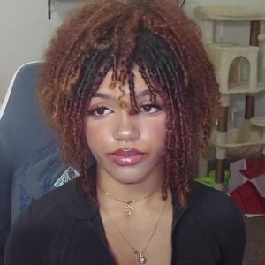 Affäre mit Cousin? Katzenklo-Kamera entlarvt Twitch-Star