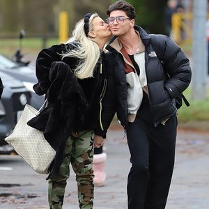 Kerry Katona klärt Turtel-Gerüchte mit ihrem Co-Star auf