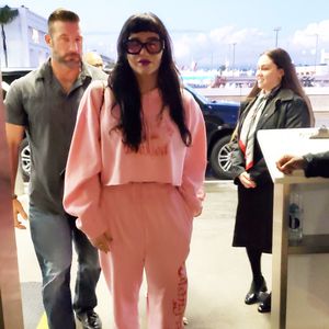 Fast inkognito: Kesha im XXL-Jogginganzug kaum zu erkennen