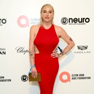 Top oder Flop? Kesha posiert in Jogginghose und Korsett
