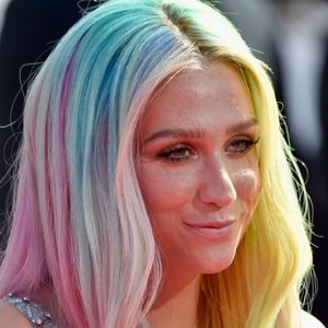 In lässigem Look: Kesha küssend mit neuem Freund gesichtet