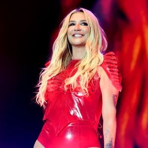 Erwischt: Bandelt Kesha nun etwa mit diesem Unternehmer an?